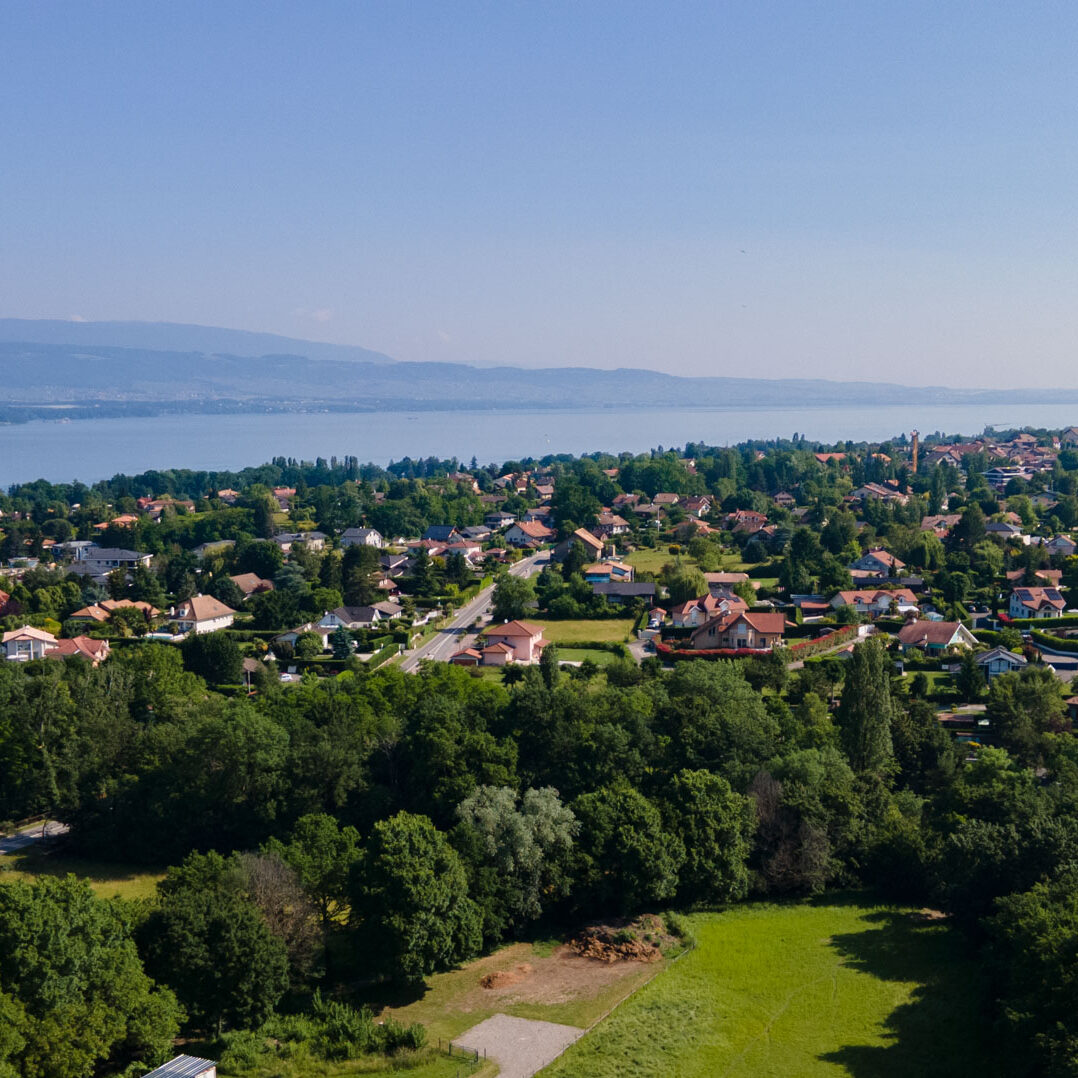 Photo de Messery, une vue du drone en plan large.