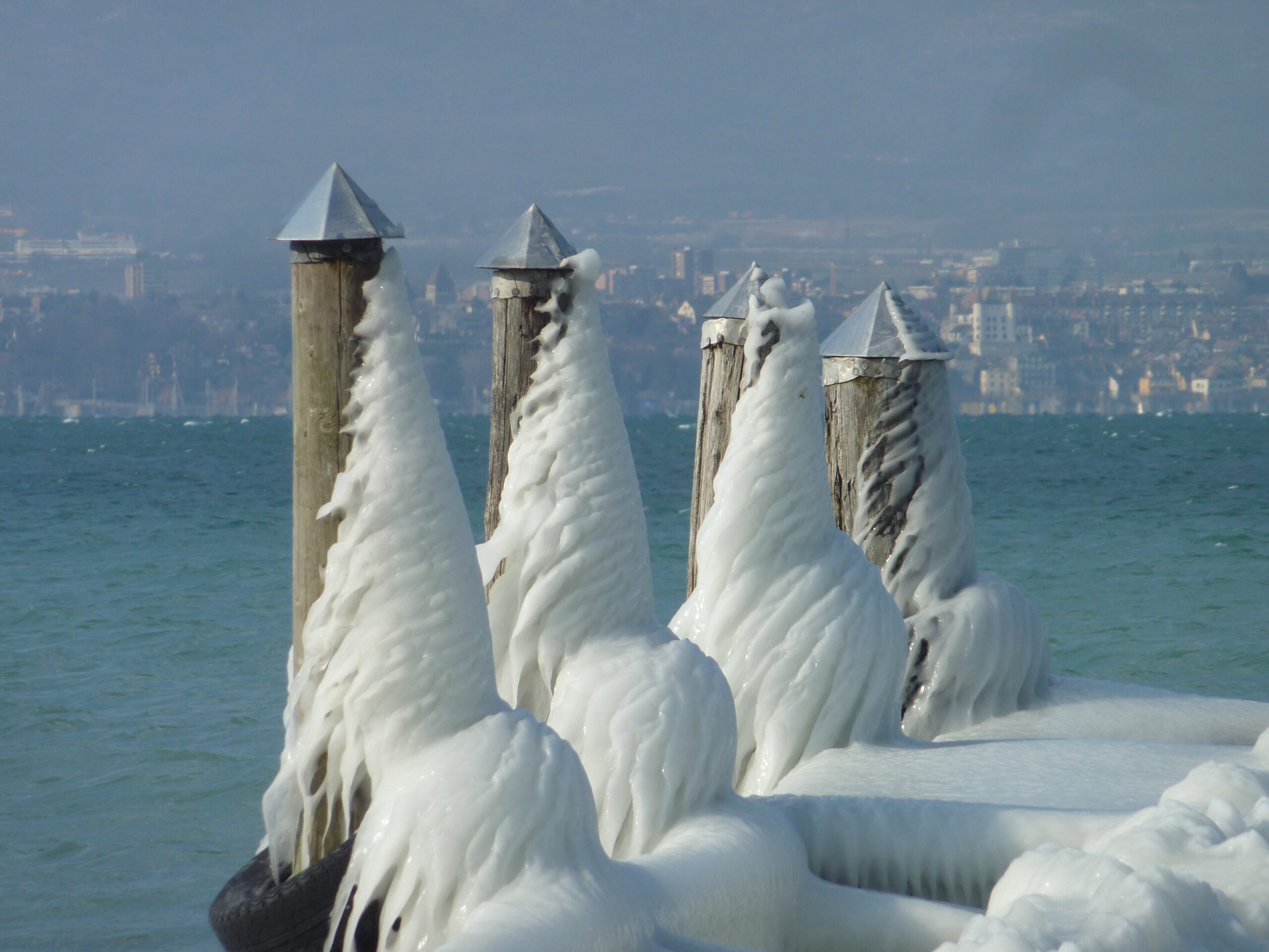 Le bors du lac Léman en hiver
